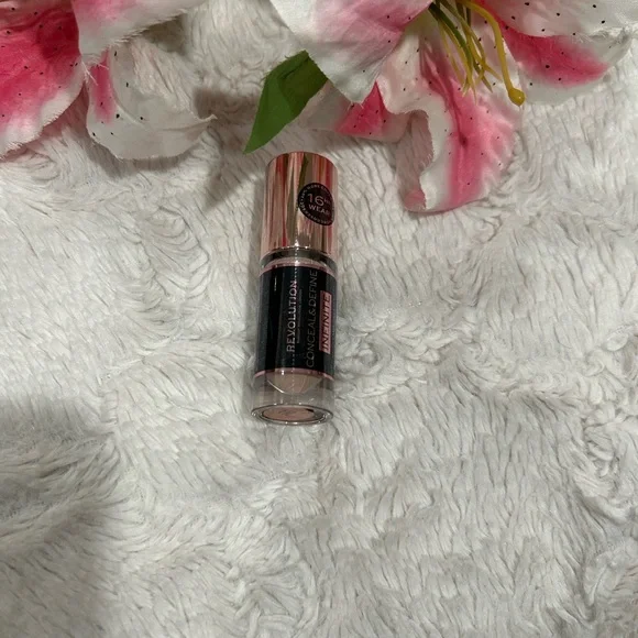 Revolution Infinite Conceal & Define Foundation - Natural Cream C3.5 - Picture 5 of 6
